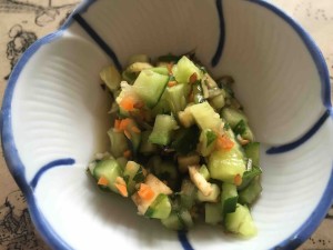 一幕　冷たい飲み物＆小鉢「かてぜ」