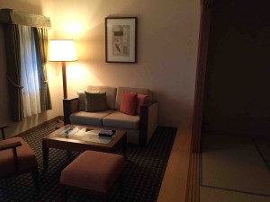 和室の横にソファ