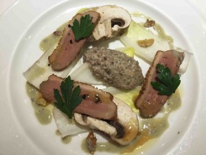 ジャンボマッシュルームとマグレ鴨のサラダ