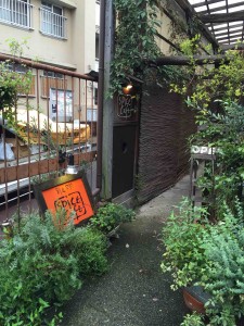 周りは民家のみ。なのである意味すぐわかる？