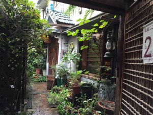 お店の入り口に到着。いい感じ。