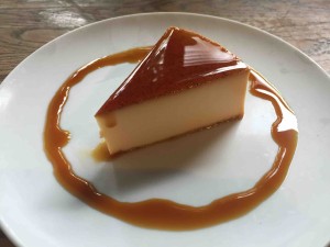 締めのデザートは５〜７種類くらいから。こちらカスタードプリン