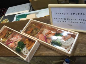 「アラスカ」ブースの天然鮭のおつまみセット（１０００円）