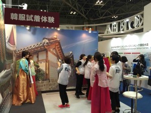 韓服を着て記念撮影