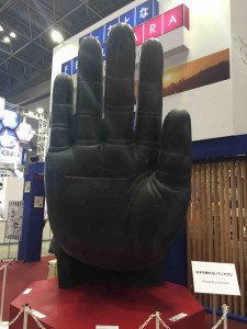 実物大の奈良の大仏の手のレプリカを発見！