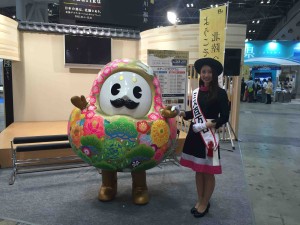 ゆるキャラ「ひゃくまんさん」と写真を撮るとお土産がもらえたりします。