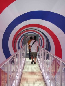 回廊の２階には常設作品や