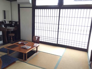 １４畳の部屋は凹型なので、仕切りがなくても分かれているから、なんとなく落ち着く。