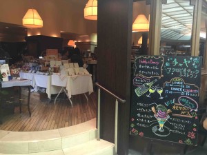 伊勢丹新宿店７Fの奥の方にあるお店。入り口ではマクロビ製品も絶賛販売中。