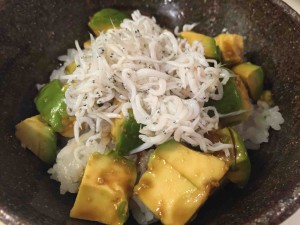 今年の夏、「anan」の夏の特集で載っていたアボカドしらす丼