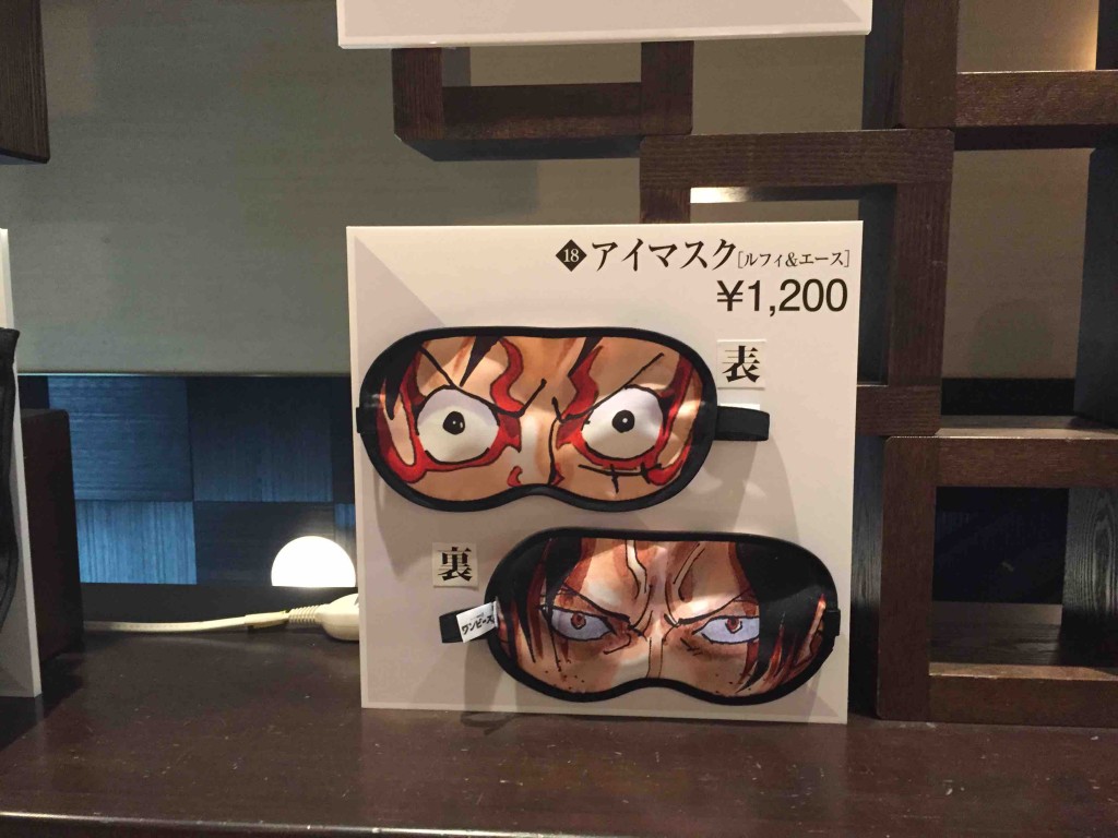 あと１０歳若かったら、飛行機や新幹線用に買ってたかも。アイマスク1200円