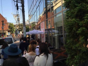 平日１４時過ぎで２２分待ち。