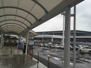 「P１」の駐車場は近いけれど、こういう雨の日はやっぱりキツイかな。