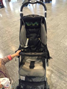 このベビーカーで搭乗口まで行けます。