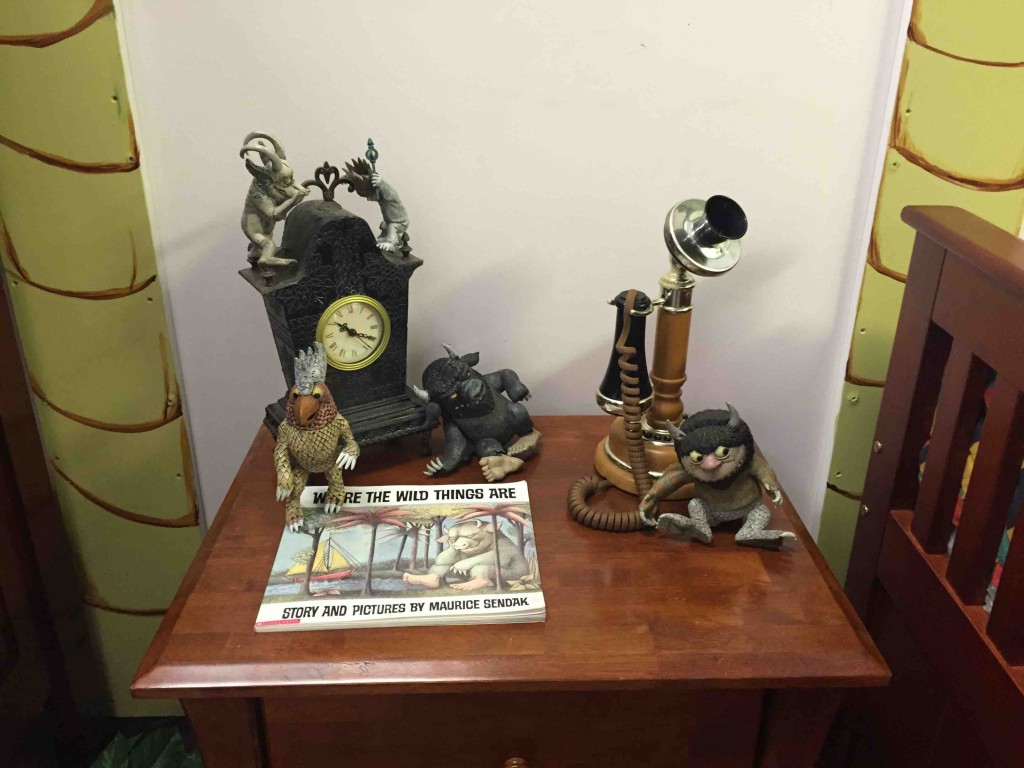 もはやアンティークの域。「かいじゅうたちのいるところ」フィギア