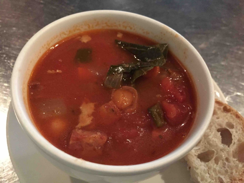 linguica&chickpea soup(cap $4, bowl $6)。ちなみにこれはカップ。