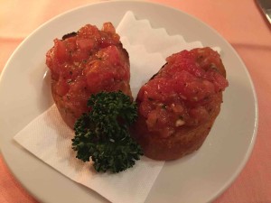 刻みトマトとブルスケッタ