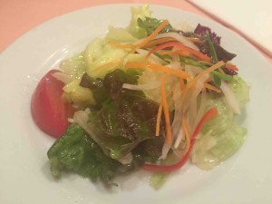 ミックスサラダはシンプルだけど、しっかり仕事をしている、驚きのうまさ！