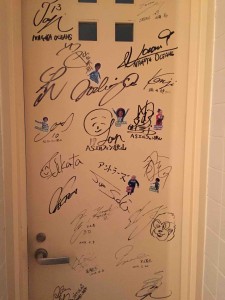 開けると、さらにサイン。