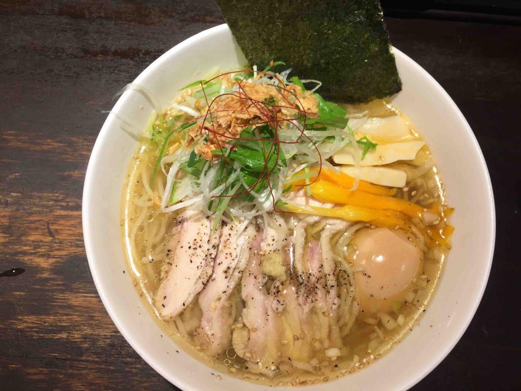 鷹流白鶏麺パイチーメン高田馬場ラーメン
