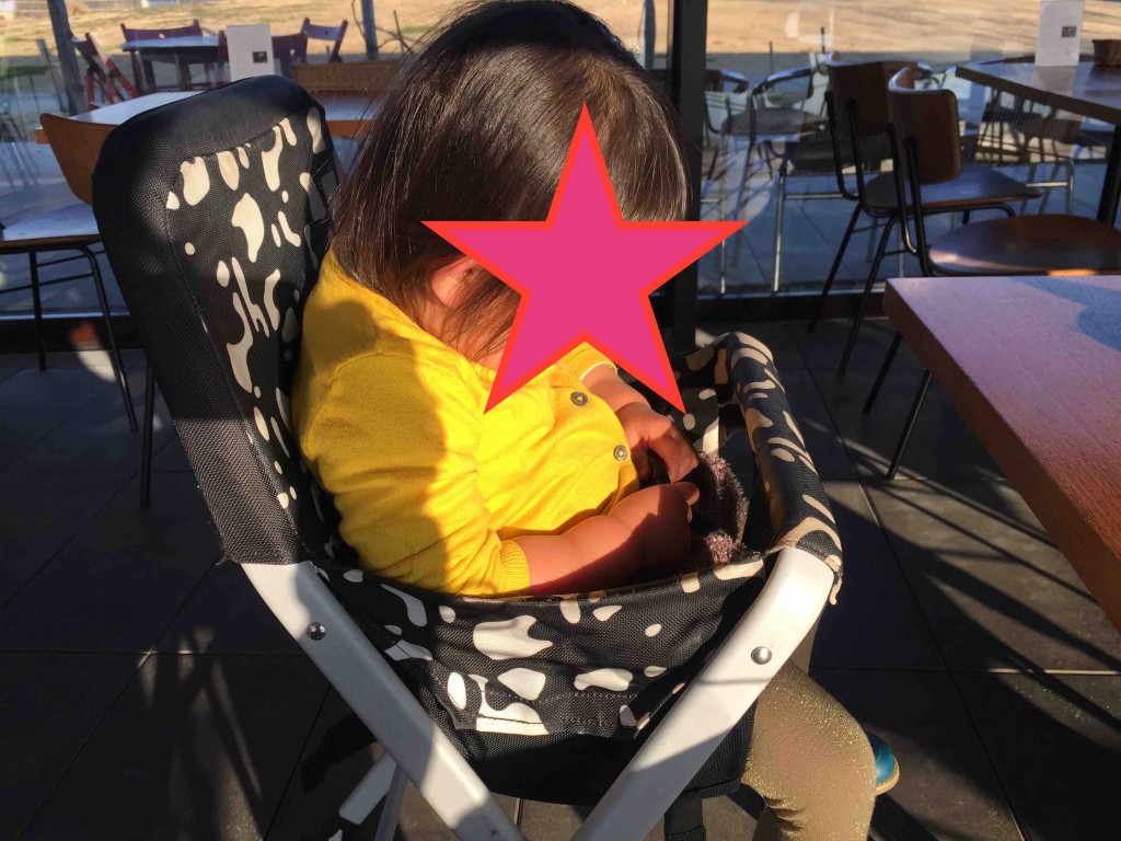 ちゃんと子ども用の椅子もあった！しかもオシャレ・・・。オムツ替えの台まであってかなりいいです。