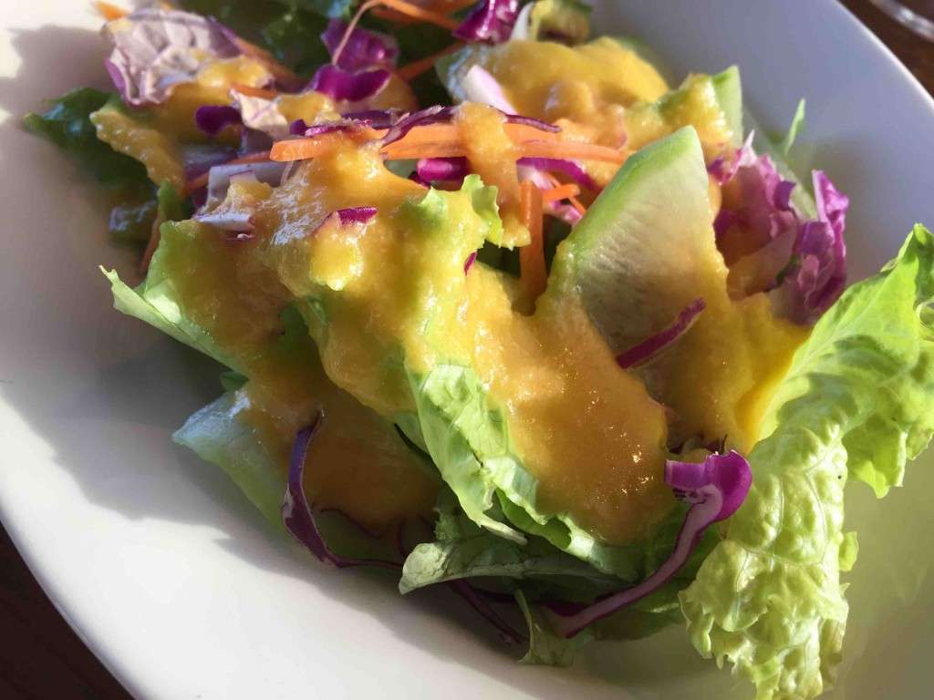 セットのサラダも、びっくりするほどおいしい！！