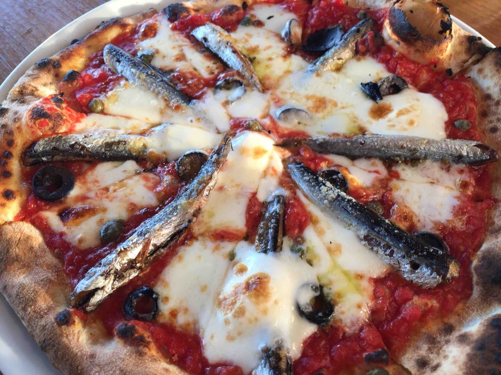 銚子産イワシのピッツァ（1900円）