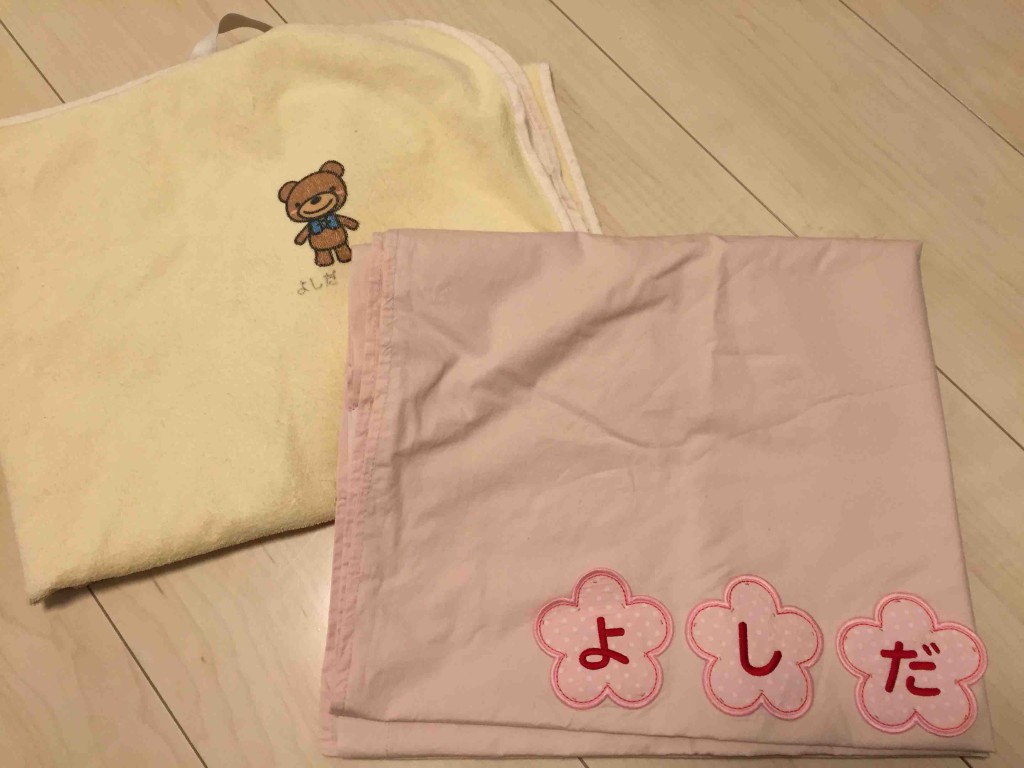 クマと花で２セット作れば、洗い替えのときに間違うことにないので意外にいい。