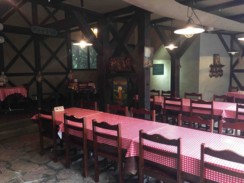 ちなみにレストラン「ビックハート」の店内はこんな感じ