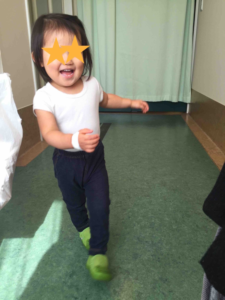 へんてこりんな走り方。本人はうれしそうだから、まあ、いっか