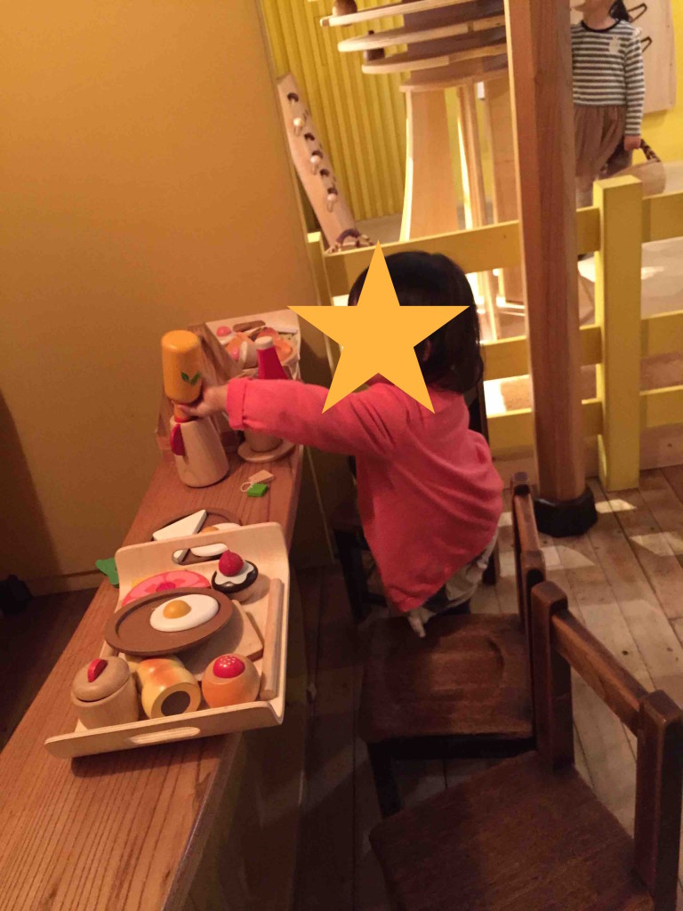 もちろん、おままごとセットもいっぱい。かなりのクオリティのものばかり。