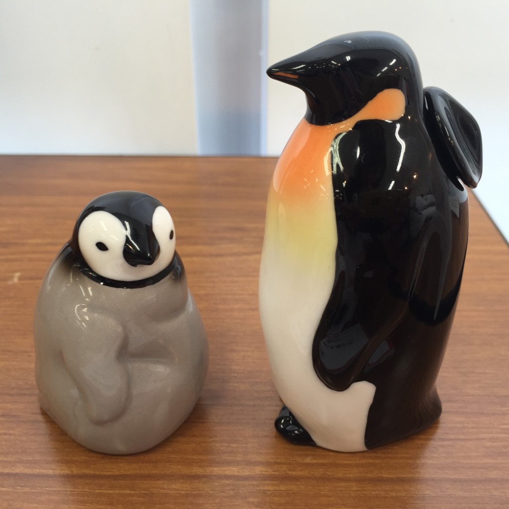 YOU+MORE！ じーっと出番を待つペンギン親子のしょうゆ差し＆塩入れ　1950円（税抜）