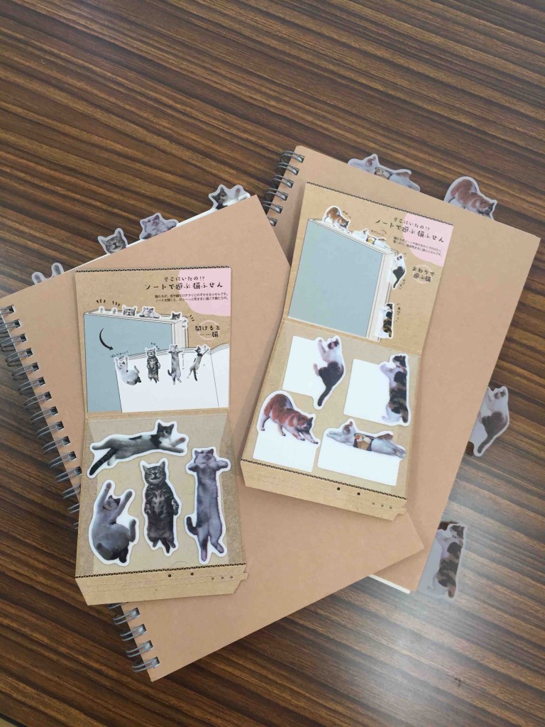 そこにいたの！？ ノートで遊ぶ 猫ふせんの会　650円（税抜）