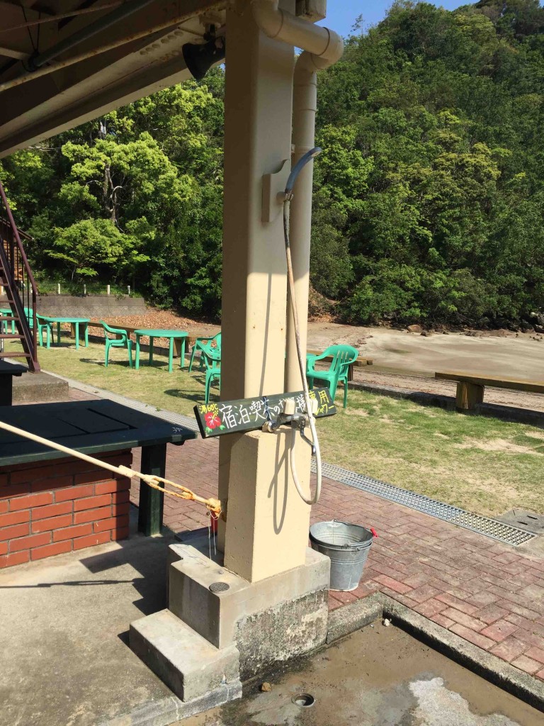 シャワーもあって、ちゃんと温水が出るのがうれしい