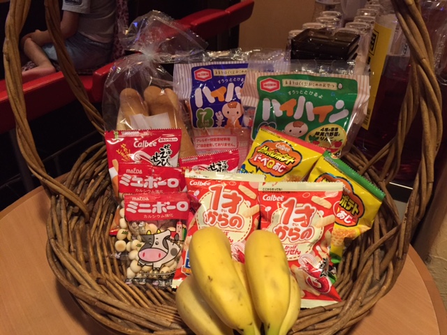 バナナとお菓子は食べ放題