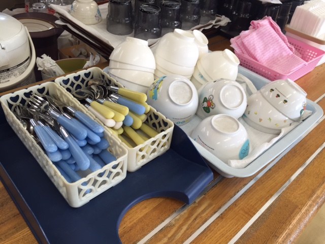 もちろん子連れに優しく、食器もどっさり。子どもイスもいっぱい。