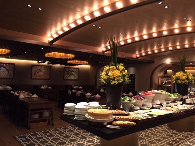 お店全体は、席数が減ってシックな装いに。