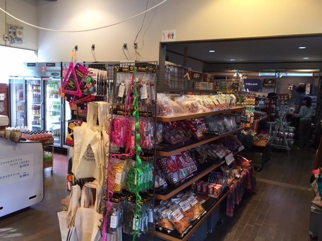 ショップの充実具合がハンパない。ちょっとしたショップよりも揃ってます