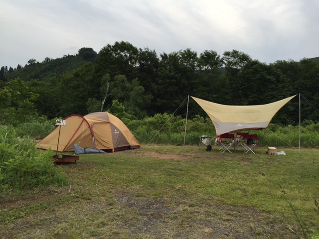 タープはヘクサタープ。開放感があって快適だけど、立てるのが難しい・・・