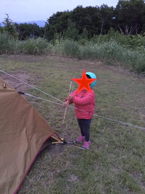 さすが新潟。日が陰ると寒いので、娘はダウンを羽織る。