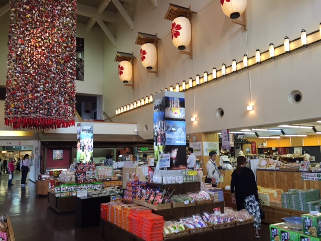 帰りは隣接する物産館「クロス10」でお土産を買い込んで帰る。オススメはやっぱり魚沼産コシヒカリ。