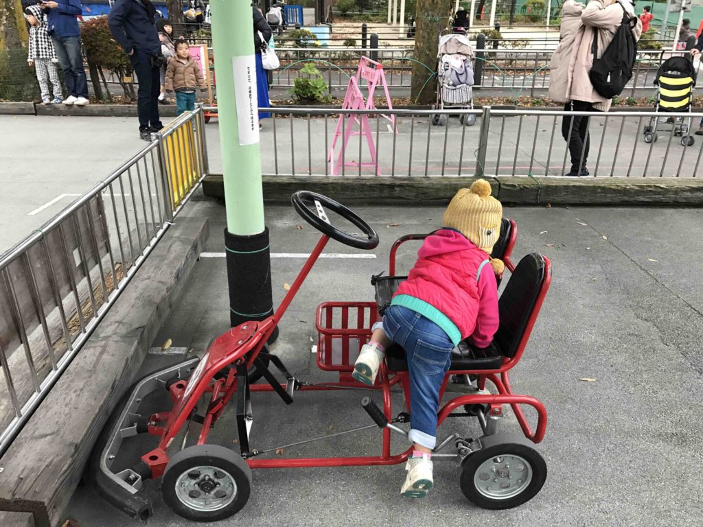 ２人乗りは、基本的に「親＋子ども」用。漕ぐのは大人しかできません。