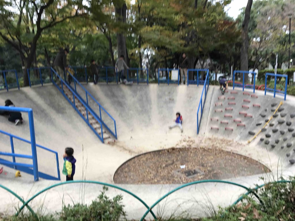 すべり台やクライミングができるアリ地獄