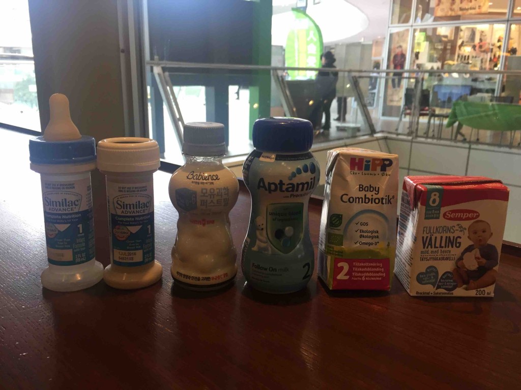 海外で売られてる乳児用液体ミルク。そのまま乳首をつけて飲ませたり、哺乳瓶に移し替えて飲ませたりする