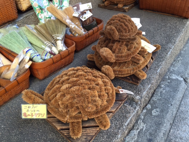 文字通りの「亀の子たわし」が売られていたり（サイズは超BIG）